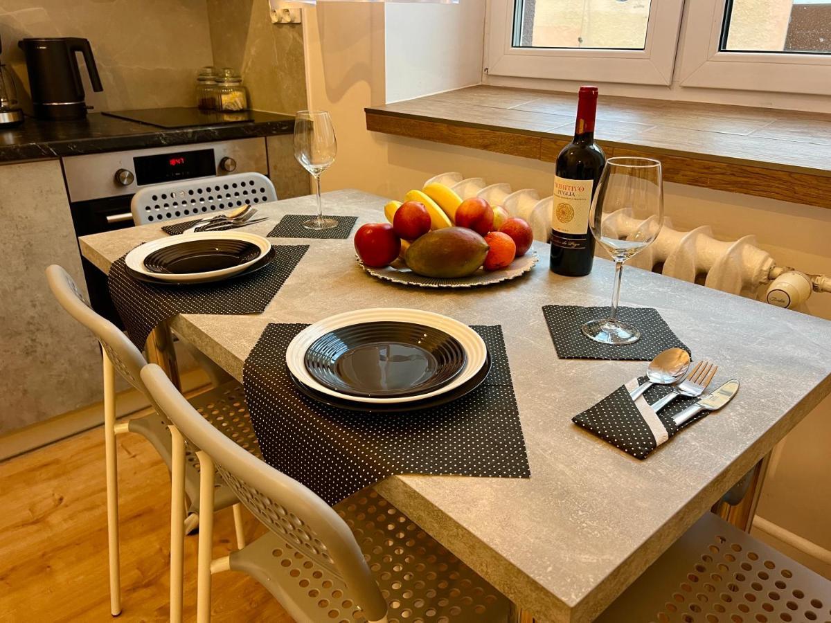 Apartamenty Koktajlove Kielce Esterno foto